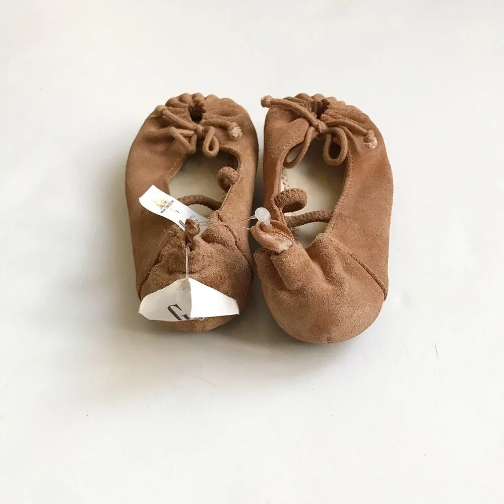 Babygap NWT suede donut toe flats size 5
